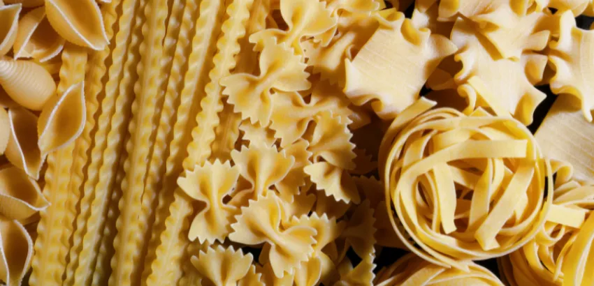 Existen muchos tipos de pasta que se utilizan dependiendo de la salsa que acompaña tipos de pasta