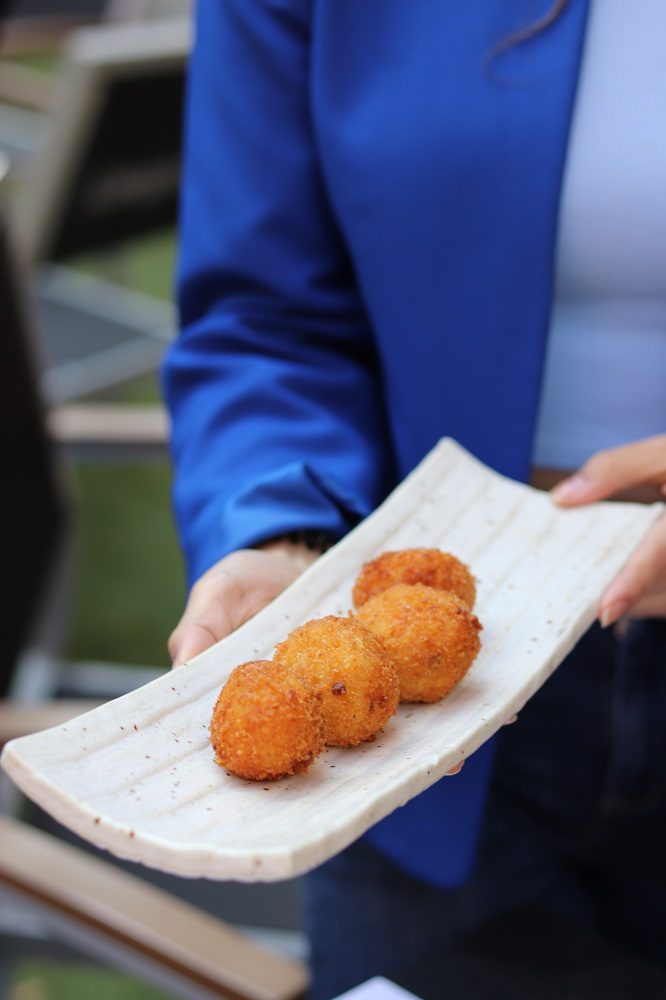 Croquetas nait bacon y cheddar