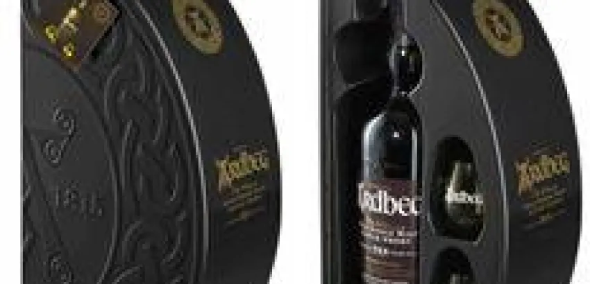 Ardbeg, elegido cuatro veces el mejor whisky del mundo, presenta un original pack de Navidad Ardbeg, elegido cuatro veces el mejor whisky del mundo, presenta un original pack de Navidad