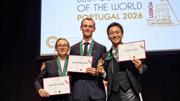 Nikolai Haram Svorte, en el centro, junto a los otros finalistas del concurso ASI Best Sommelier of the World 2026 celebrado en Lisboa.