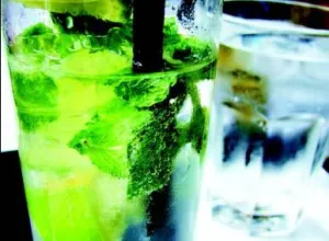 Tres emblemas de la coctelería cubana III