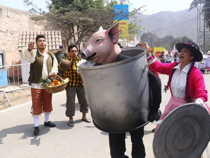 Mistura cuenta con la presencia de 120 participantes, entre los que figuran restaurantes y puestos de comida de todas las regiones, dulces, carretillas, bebidas y bares. 