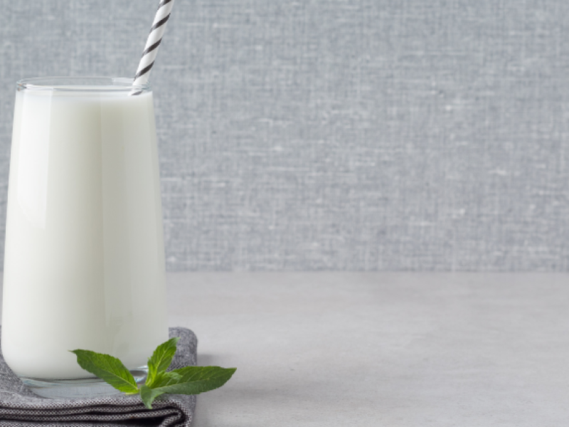 Ayran, la bebida de kéfir, agua y sal más viral del verano