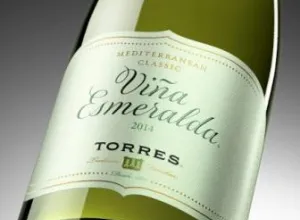Viña Esmeralda, de Bodegas Torres, se sofistica con su nueva botella exclusiva