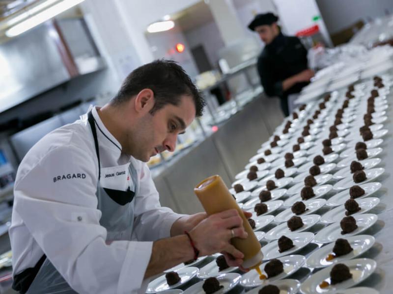 Los maestros vascos de pintxos y tapas enseñan sus secretos a los "chefs" de Huelva
