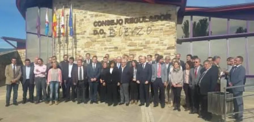 CECRV renueva sus cargos electos y refuerza su compromiso en la campaña sobre el vino con D.O. que lanzará en 2016 CECRV renueva sus cargos electos y refuerza su compromiso en la campaña sobre el vino con D.O. que lanzará en 2016