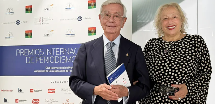La Academia Iberoamericana de Gastronomía recibe el Premio ACPI a la Comunicación 2023. En la foto, Rafael Ansón con la presidenta de ACPI, Sully Fuentes. La Academia Iberoamericana de Gastronomía recibe el Premio ACPI a la Comunicación 2023. En la foto, Rafael Ansón con la presidenta de ACPI, Sully Fuentes.
