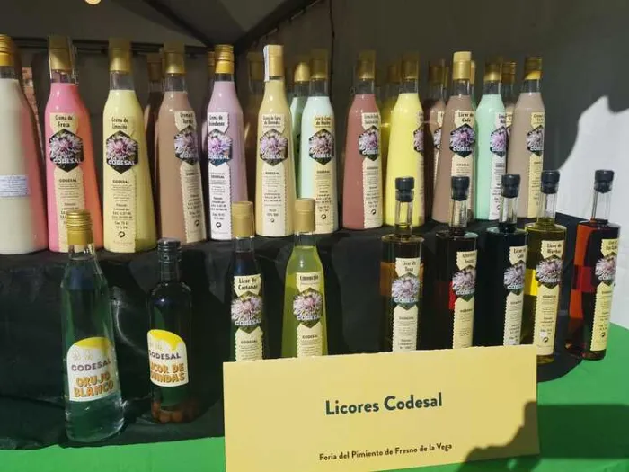 Por otra parte, se exhibieron bebidas como licores artesanales confeccionados por productores locales