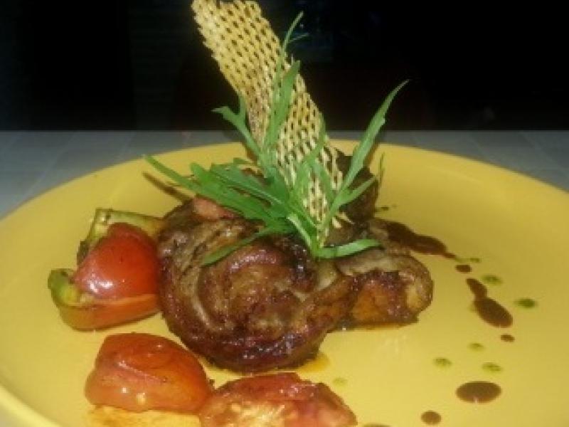 Rolada de cerdo con chorizo