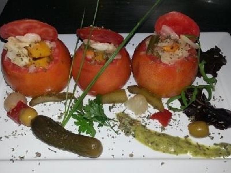 Recetas de la cocina regional santiaguera: TOMATES RELLENOS CON ATÚN