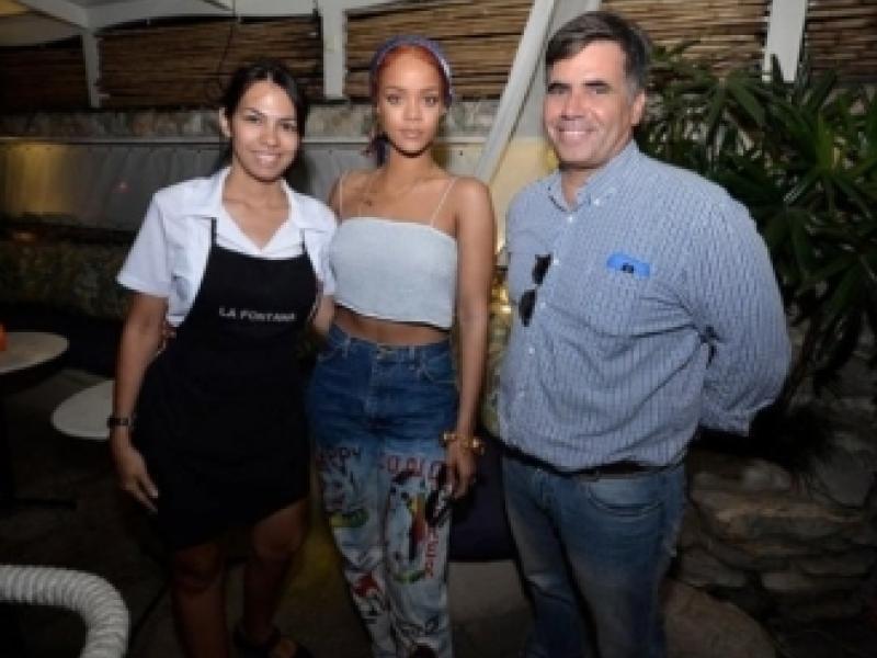 La cantante Rihanna visita restaurante cubano