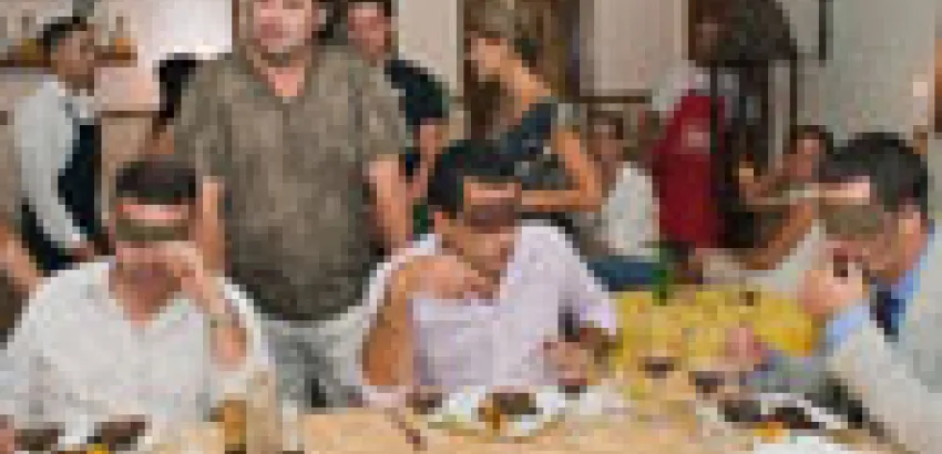 Cuba: Bodegas Torres organiza la primera cena a ciegas en este país Cuba: Bodegas Torres organiza la primera cena a ciegas en este país