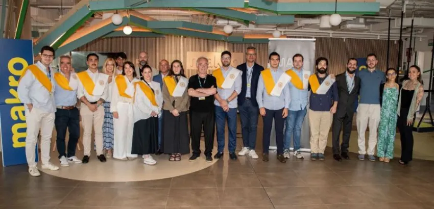Ferran Adrià impulsa la formación gastronómica con el Máster de MACC y Makro Ferran Adrià en graduación máster MACC Makro