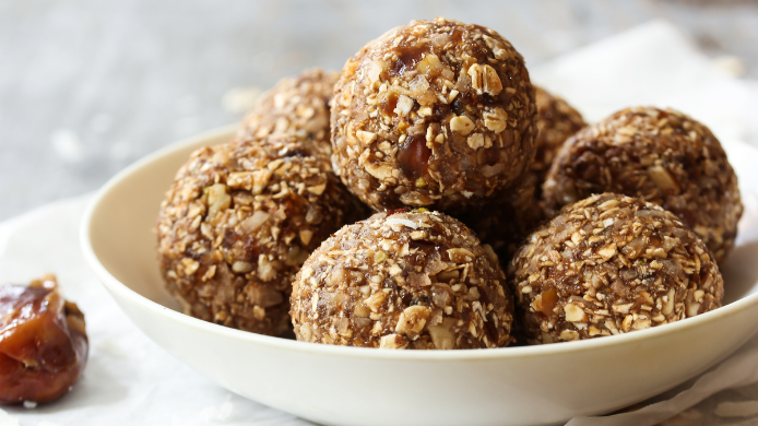 Bolitas de frutos secos y dátiles