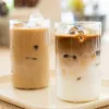 vaso de café con hielo