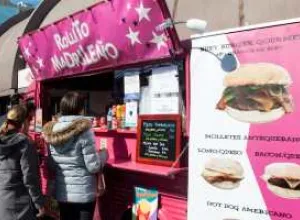 20 food trucks cocinan frente a la estación de Príncipe Pío 