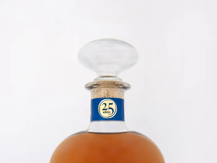 Ron-Mulata-25-años-botella-Tecnoazucar
