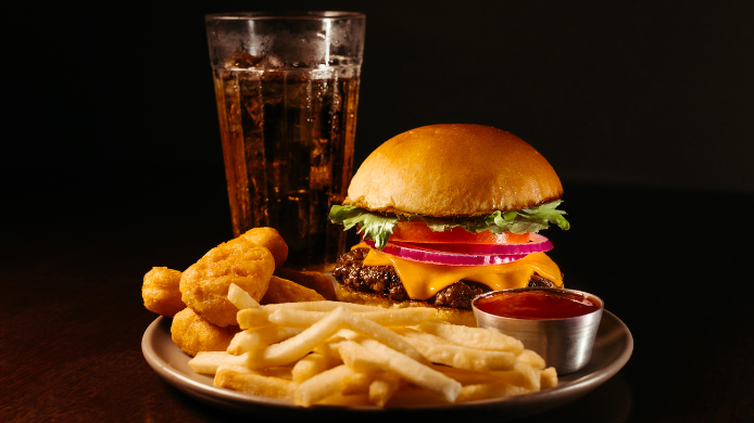 Hamburguesa y paps fritas