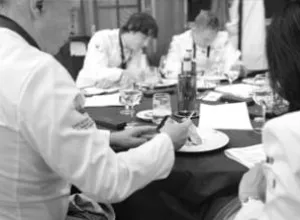 Ocho cocineros y cuatro camareros se disputan entrar en la élite de la alta gastronomía