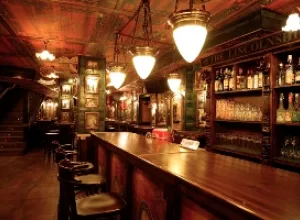 Los bares y restaurantes no levantan cabeza en España