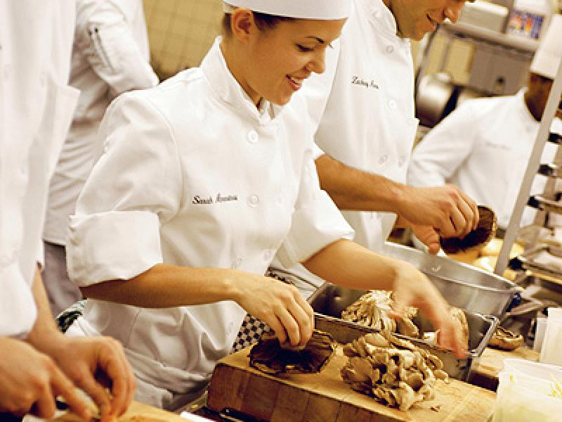 La Real Academia de Gastronomía, Le Cordon Bleu Madrid y la Universidad Francisco de Vitoria, juntos por el desarrollo de la cocina española