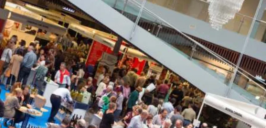 La Feria del Vino y Alimentación Mediterránea supera las 15.000 visitas en una edición marcada por el aumento de los negocios La Feria del Vino y Alimentación Mediterránea supera las 15.000 visitas en una edición marcada por el aumento de los negocios