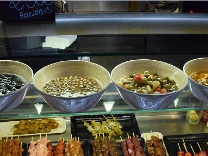 Las primeras aceitunas de la temporada llegan al Mercado de San Ildefonso