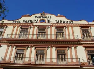 Amantes de los Habanos concurrieron a cita de Partagás en Cuba 