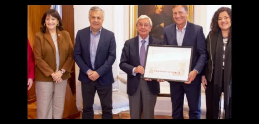 intercambio entre representantes del gobierno de Mendoza y el presidente de la Academia Iberoamericana de Gastronomía, Rafael Ansón Oliart intercambio entre representantes del gobierno de Mendoza y el presidente de la Academia Iberoamericana de Gastronomía, Rafael Ansón Oliart