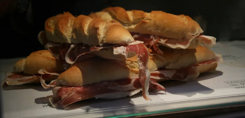 bocadillo jamón joselit