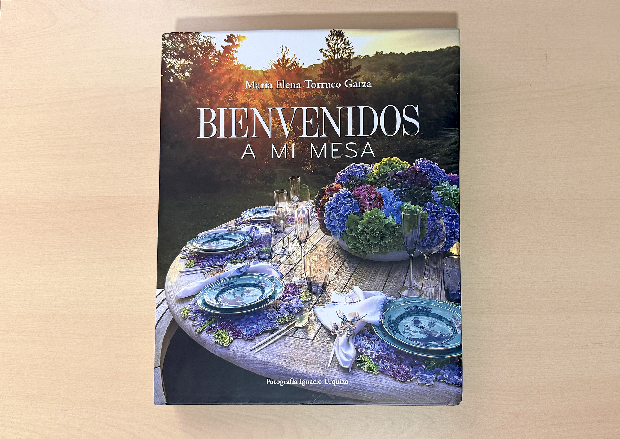 ‘Bienvenidos a mi mesa’, de María Elena Torruco Garza, aborda todos los aspectos relacionados con la decoración y el protocolo de la mesa. (Foto: Rafael Ansón)