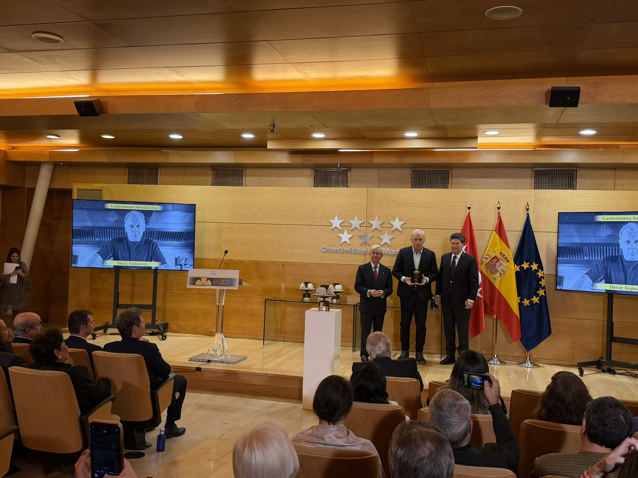 Bittor Arginzoniz recibe el Galardón de Gastronomía Satisfactoria