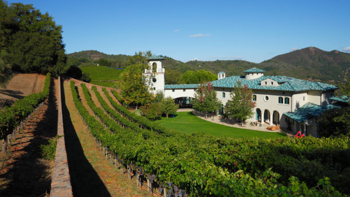 Villa Sorriso, antigua propiedad de Robin Williams en Napa Valley, rodeada de viñedos y paisaje de Mount Veeder.