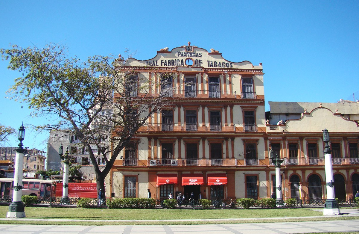 Partagas-casa-del-habano-la-habana-cuba-encuentro-de-amigos-y-clientes