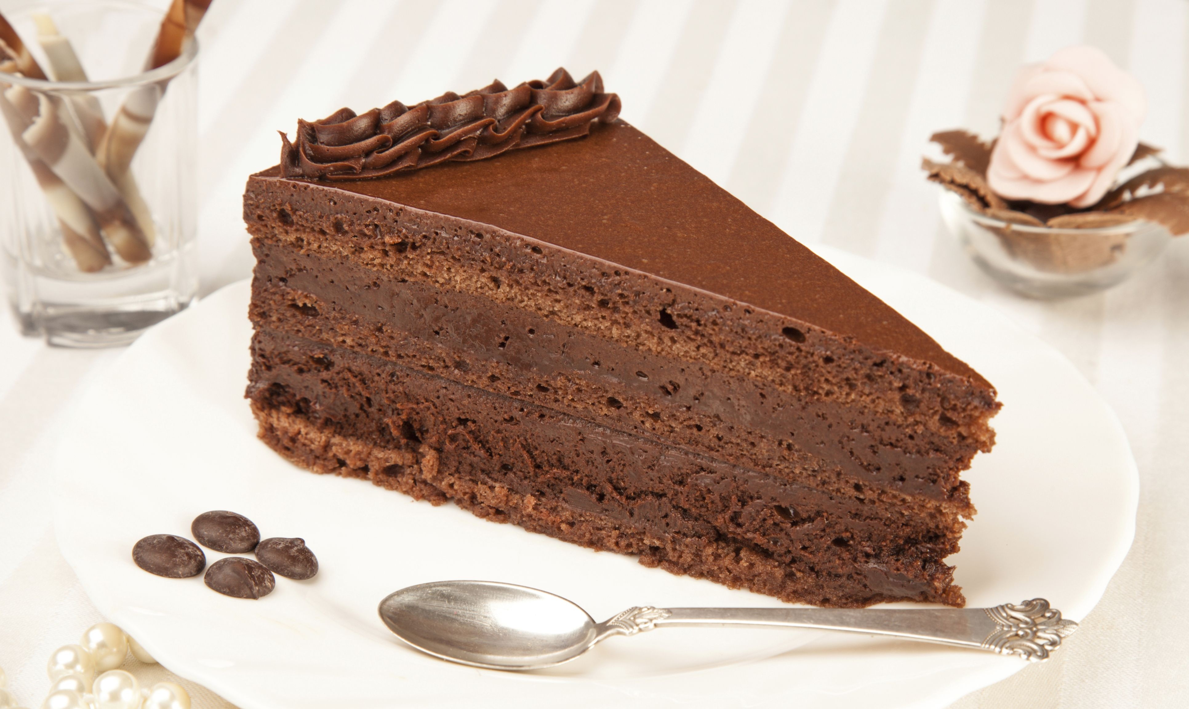 Bizcocho de chocolate con mousse de cafe