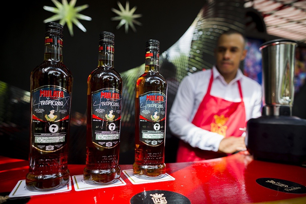 Festival Internacional Varadero Gourmet-Ron-Mulata-Tropicana-cantinero
