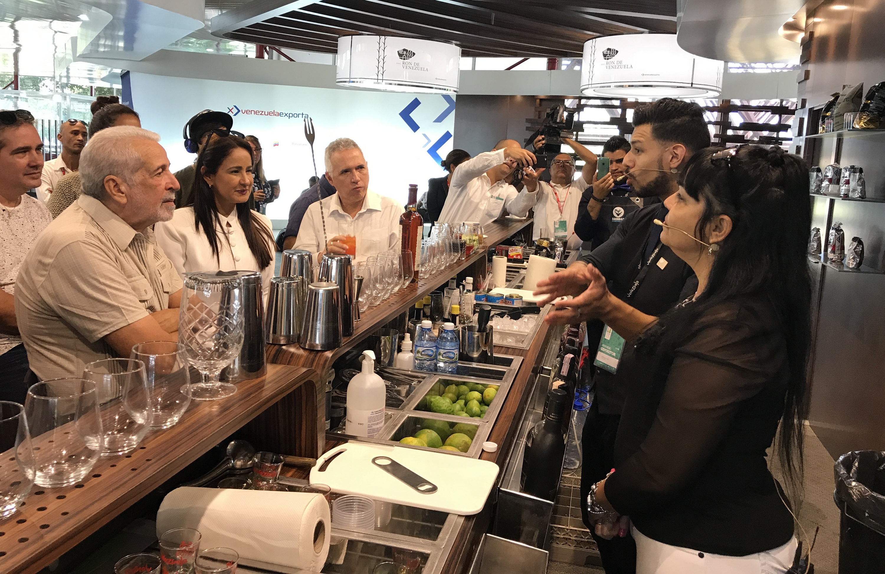 FIHAV-2018-maridaje-habanos-ron-santa-teresa-1976-chocolate-stella-lebon