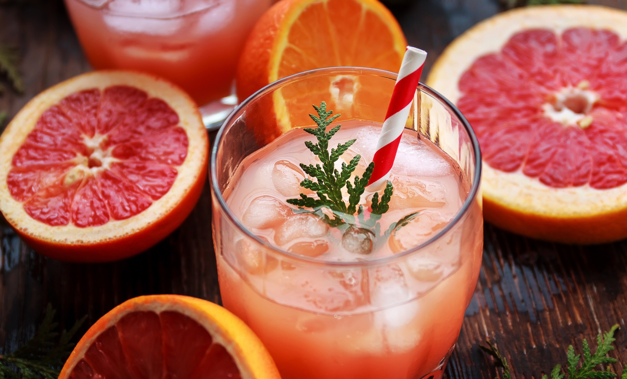 mocteles-coctel-sin-alcohol-con-toronja