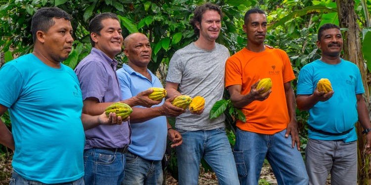 Santiago y agricultores