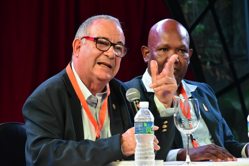 En la foto: presidente de honor de la ACC, José Rafa Malém y Eddis Naranjo, actual Presidente de la ACC durante la presentación de a ponencia en el marco del  X Seminario Gastronómico Internacional Excelencias Gourmet