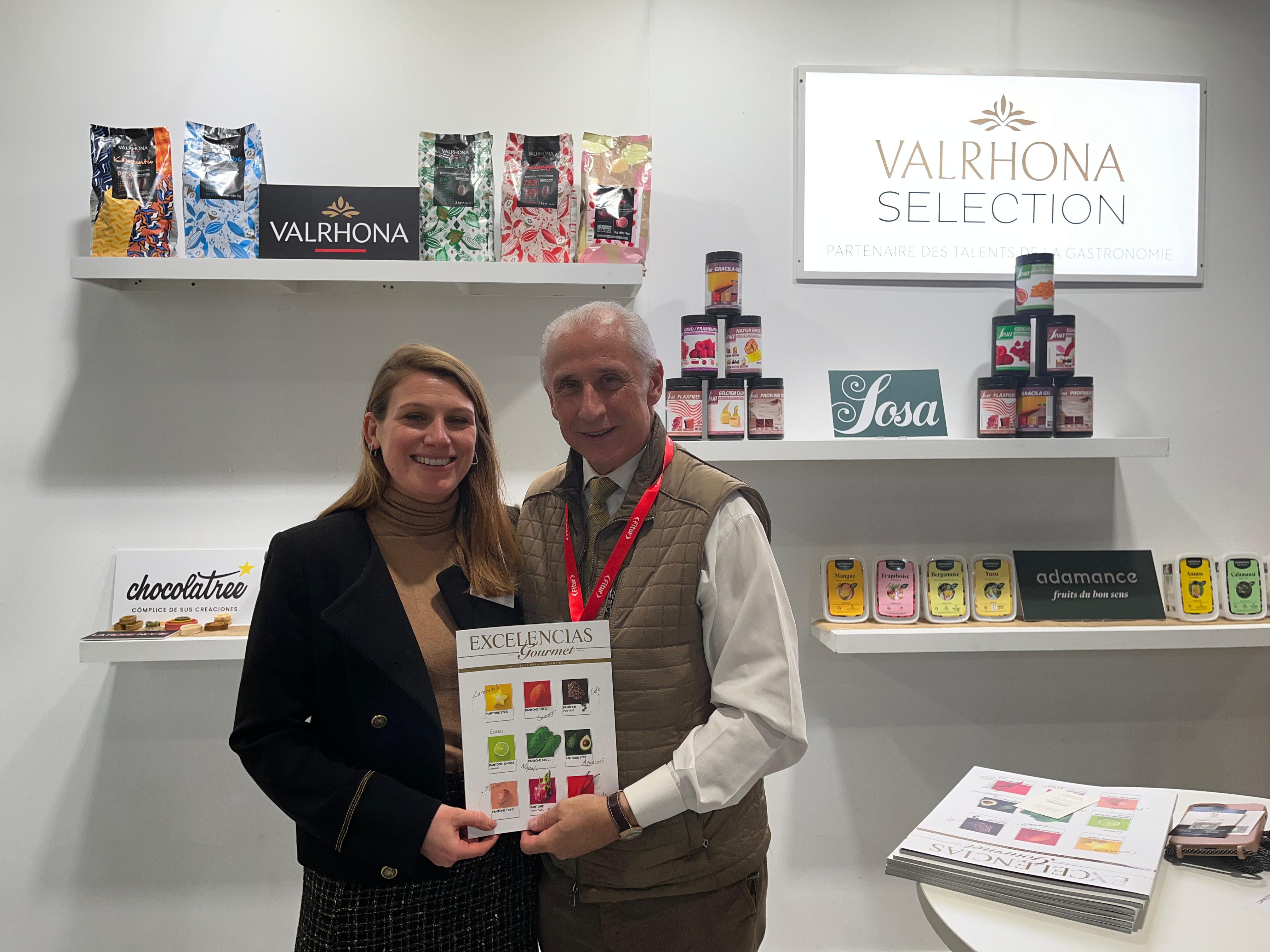 En el marco de Madrid Fusión, José Carlos De Santiago, vicepresidente de la Academia Iberoamericana de Gastronomía y presidente del Grupo Excelencias, intercambió con Sasha Baron responsable comercial HORECA distribución de Valrhona, una empresa comprometida con el chocolate responsable.