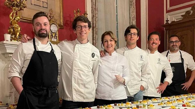 El postre conmemorativo del Grupo Robles triunfa en Madrid