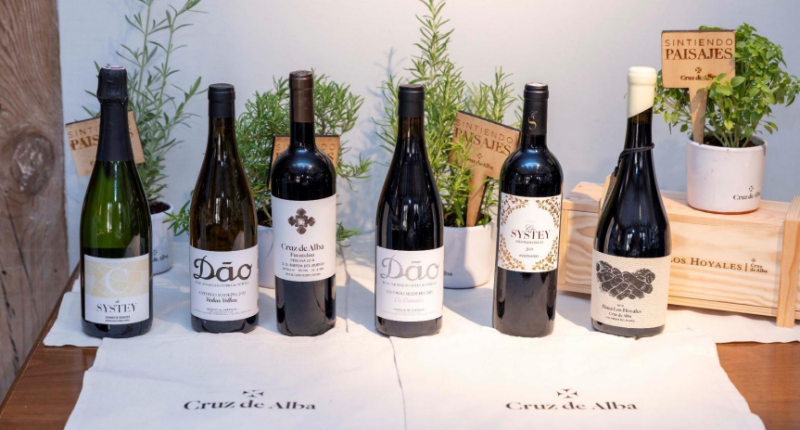 Cruz de Alba impulsa la viticultura biodinámica con su tour Sintiendo Paisajes