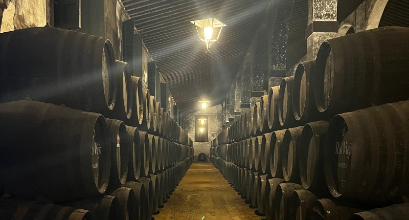 barricas de vinos generosos