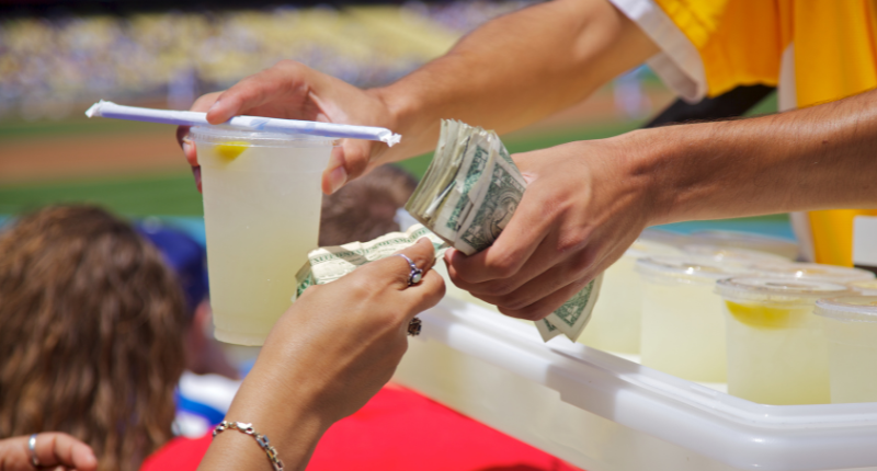 beber alcohol en la playa