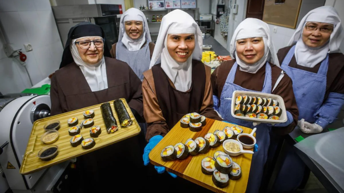 De rezar a preparar sushi: las monjas de Granada que revolucionan la cocina conventual