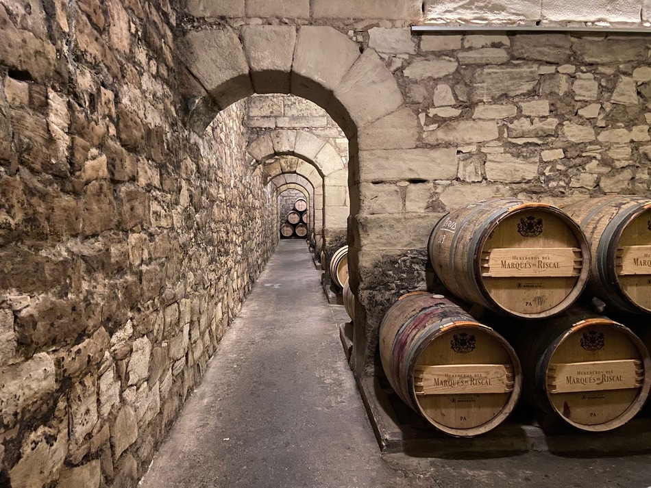 Bodegas Marqués de Riscal destaca por su compromiso con el medio ambiente.