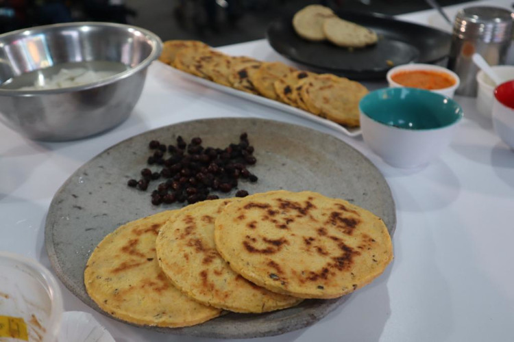 Arepa santandereana y homigas culonas