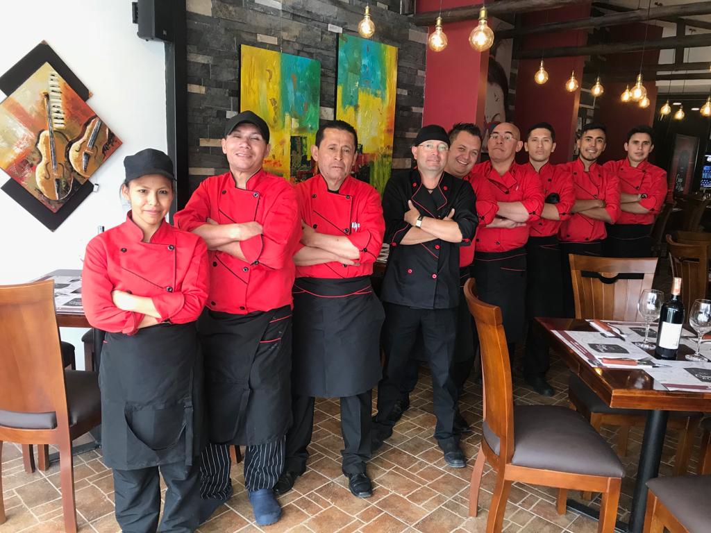 Carnes y vinos-restaurante-equipo