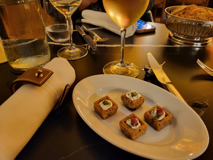 Foto Nº 2, y 3,- Platos de cocina.